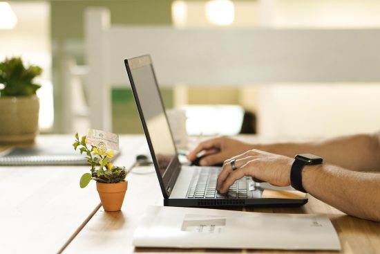 découvrez une large sélection de cours en ligne adaptés à tous les niveaux. apprenez à votre rythme grâce à des formations interactives et des ressources diversifiées. inscrivez-vous dès aujourd'hui pour développer vos compétences et booster votre carrière !
