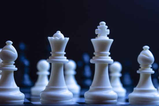 découvrez les principales théories du leadership, leur évolution et leur application dans le monde professionnel. analyse des styles de management et conseils pour améliorer votre impact en tant que leader.