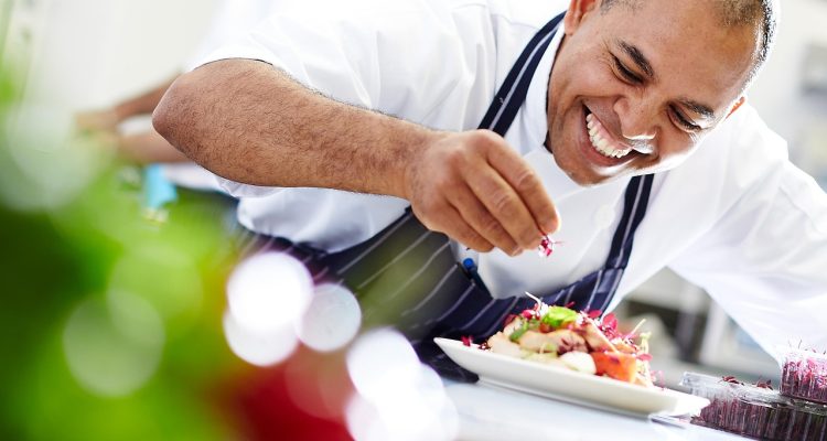 découvrez les compétences essentielles d'un chef végétarien, de la maîtrise des techniques culinaires à la créativité dans l'élaboration de plats savoureux et nutritifs. apprenez comment un chef végétarien peut transformer des ingrédients simples en véritables œuvres d'art gastronomiques, tout en respectant les principes de la cuisine durable.