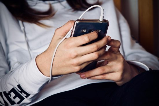 découvrez l'art de l'écoute active, une compétence essentielle pour améliorer vos relations interpersonnelles, optimiser la communication et favoriser la compréhension mutuelle. apprenez des techniques pratiques pour pratiquer l'écoute active au quotidien.