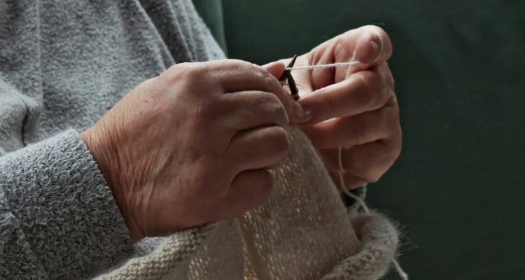 découvrez nos conseils et techniques pour améliorer vos compétences en tricot. que vous soyez débutant ou expert, nos astuces vous aideront à créer des projets en laine avec aisance et créativité.