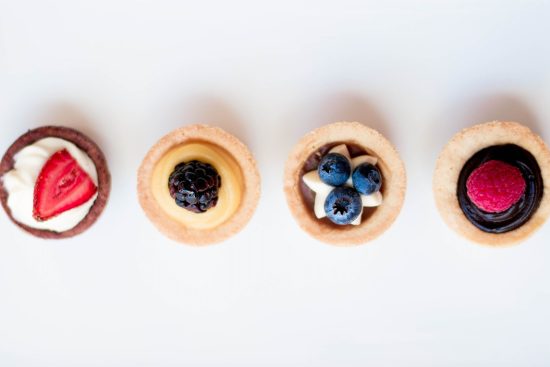découvrez nos compétences en pâtisserie et apprenez les techniques essentielles pour créer des desserts irrésistibles. que vous soyez débutant ou expert, améliorez vos talents et impressionnez vos proches avec des créations savoureuses et artistiques.