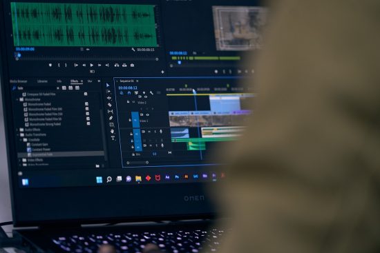 améliorez vos compétences en retouche photo grâce à des astuces et techniques professionnelles. découvrez comment transformer vos images, créer des effets captivants et maîtriser les outils de logiciels de retouche pour des résultats époustouflants.