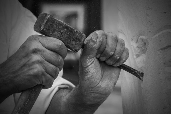 découvrez les compétences essentielles d'un sculpteur, de la maîtrise des matériaux à la créativité artistique. apprenez comment ces talents se traduisent par des œuvres d'art impressionnantes et comment développer votre propre potentiel en sculpture.