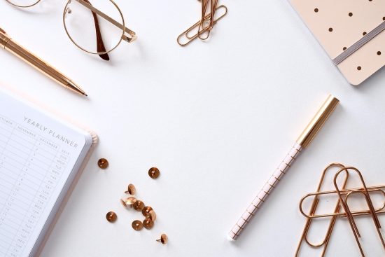 découvrez l'art de l'écriture créative : explorez des techniques innovantes, développez votre imagination et apprenez à captiver vos lecteurs à travers des histoires fascinantes et originales.