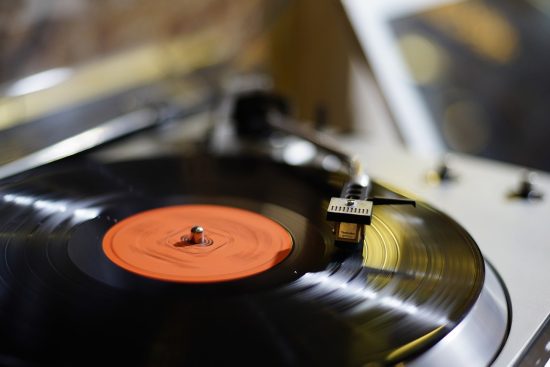 découvrez l'art de la composition musicale : techniques, inspirations et conseils pour donner vie à vos mélodies. que vous soyez débutant ou compositeur expérimenté, explorez les secrets de la musique et développez votre créativité.