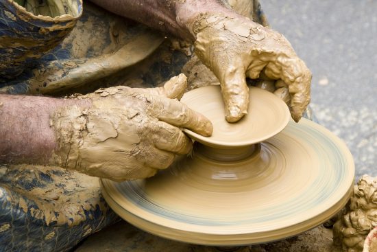 découvrez l'art de la sculpture à travers des œuvres fascinantes, des techniques variées et des artistes inspirants. plongez dans cet univers créatif où la matière prend vie et où chaque pièce raconte une histoire unique.