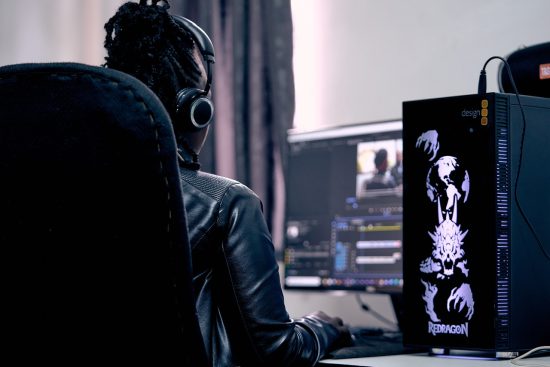 découvrez les compétences essentielles en montage vidéo pour transformer vos projets visuels. apprenez les techniques de base, les outils professionnels et les astuces pour captiver votre audience grâce à un contenu vidéo de qualité.