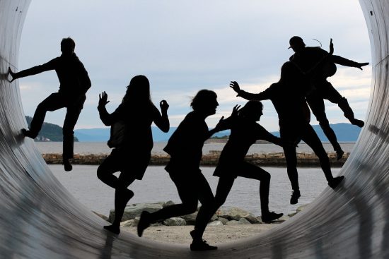découvrez l'art du community management pour améliorer l'engagement de votre audience et renforcer votre présence en ligne. apprenez les meilleures pratiques pour interagir efficacement avec vos followers et bâtir une communauté dynamique autour de votre marque.