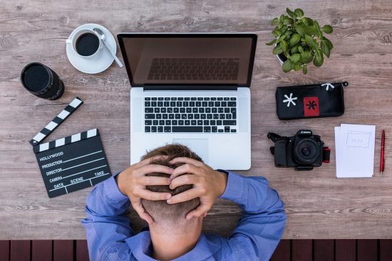 découvrez l'art du scénario avec notre guide complet sur l'écriture de scénarios. apprenez les techniques essentielles, les structures narratives et les astuces pour donner vie à vos idées sur papier. que vous soyez débutant ou écrivain expérimenté, explorez les méthodes pour captiver votre public et développer des personnages mémorables.